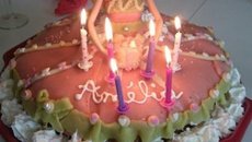 Gâteau Barbie pour un anniversaire de fille.