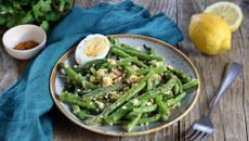 Salade de haricots verts et asperges, vinaigrette à la sauce soja sucrée