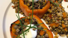 Poivron farci aux lentilles corail et chèvre