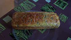 Cake jambon, olives et râpé de gruyère