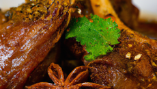 Epaule d'agneau confite au miel d'épices