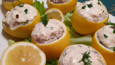 Citrons farcis au thon et à la mayonnaise