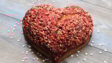 Brioche cœur aux pralines roses