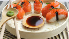 Nigiri sushi de saumon et œufs de truite