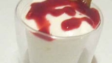 Verrine mousse de fromage blanc au cœur de coulis de fruits rouges