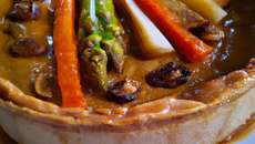 Tourte au trio de légumes et sauce amandine