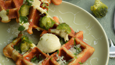Brocolis et mozarella en gaufres