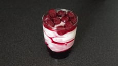 Verrines de fromage blanc aux cerises