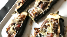 Barquettes d 'aubergines farcies
