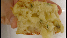 Muffins fromagers : comté et roquefort