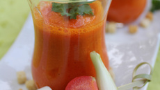 Gaspacho de poivrons rouges et son sorbet tomates/basilic/huile d'olive