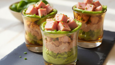 Verrines à l'avocat, thon et St Moret