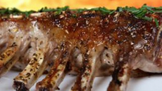 Travers de porc caramélisés au mélange des aborigènes