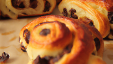 Brioche roulée au chocolat et raisins secs