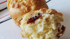 Muffin cranberry parmesan