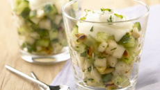 Verrine de Concombres de France, poire et menthe aux pignons