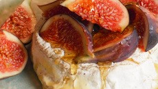 Camembert chaud aux figues