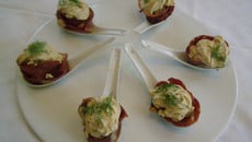 Cuillères de chantilly de foie gras et de magret de canard fumé