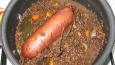 Lentilles à la saucisse de Morteau