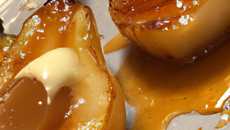 Gourmandise poire amandine caramel et beurre salé
