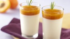 Panna cotta et coulis d'abricot au romarin