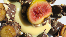 Figues à la pâte d'amandes et au chocolat blanc
