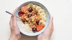 Porridge ultra rapide aux fraises et aux cerises