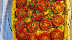 Tarte provençale rapide tomate-moutarde