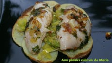 Filets de rouget, fondue de poireaux sur rosace de pommes de terre