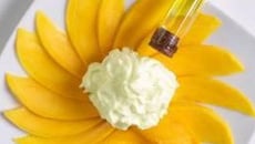 Carpaccio de mangue et émulsion d'huile d'olive extra vierge à la vanille