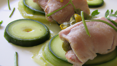 Lanières de porc aux concombres et à l'aneth