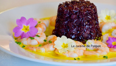 Riz noir aux crevettes, sauce au safran et curcuma
