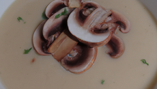Velouté de champignons et lardons