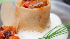 Ecrins croustillants à la Ratatouille, chorizo et émulsion au parmesan