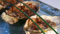 Huîtres d'Arcachon au beurre de radis roses