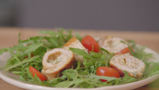 Salade à la Fourme d'Ambert et ses rondelles de dinde farcies