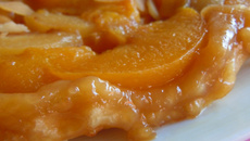 Tarte tatin en duo de pêches