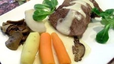 Jambonneau de sanglier en pot au feu, sauce au Chaource