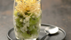 Tartare de Kiwi de l'Adour et crabe au céleri frit