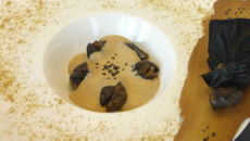 Espuma de topinambours à la pistache et sa tuile fricassée d'escargots
