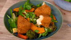 Salade d’hiver au camembert pané