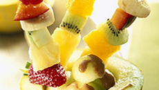 Brochettes de melon aux fruits rouges