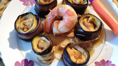 Rouleau d'aubergine au saumon et gambas