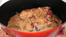Rôti de porc aux oignons