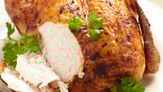 Poulet fermier rôti au four