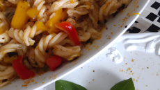 Pâtes au basilic sauce aux poivrons
