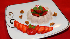 Bavarois à la fraise et au pain d'épice grillé