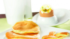 Blinis au Comté, œufs à la coque