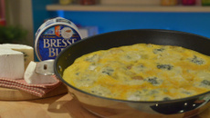 Omelette aux pommes de terre et au Bresse Bleu