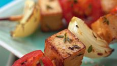 Brochettes de lotte au tofu